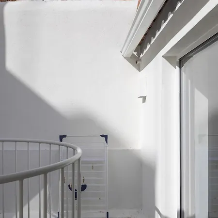 Апартаменти Architectural Gem In Santa Catarina